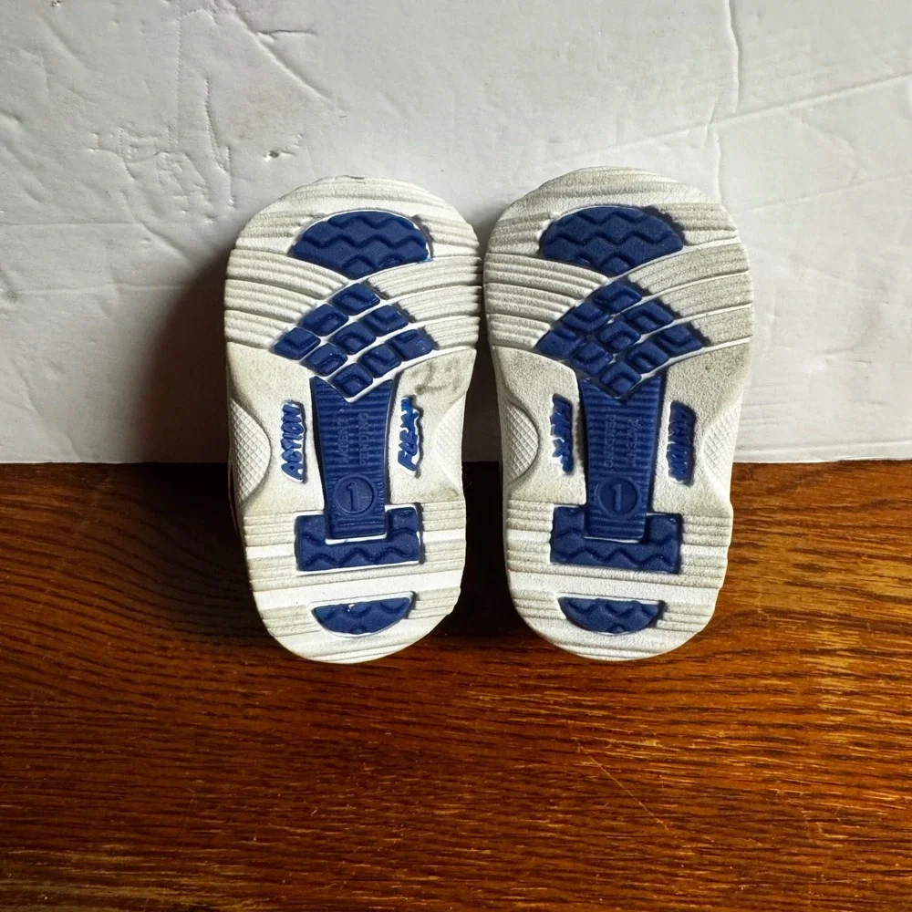 McKIDS Baby Boys White Blue Action Flex Sneakers Hook‎ Loop Straps Size 1